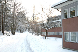 Gångväg utanför skolan